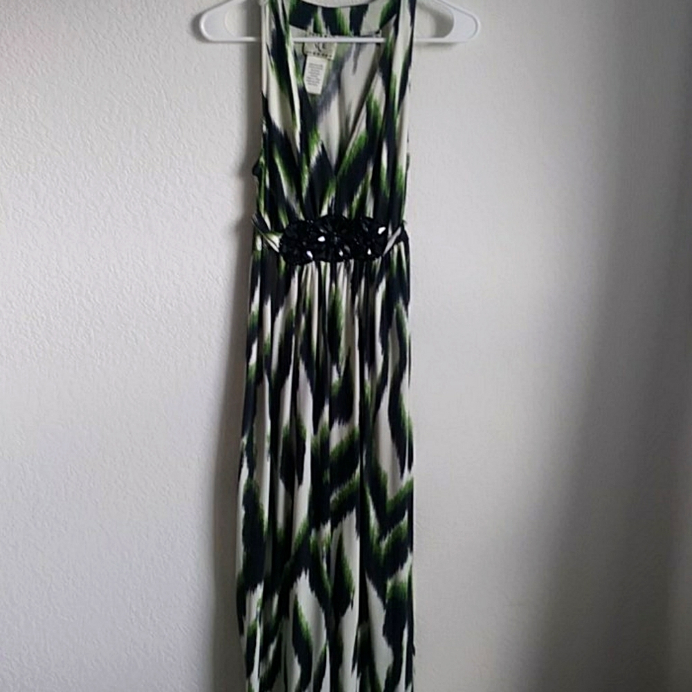 🎇This beautiful v-neck sleeveless spandex dress